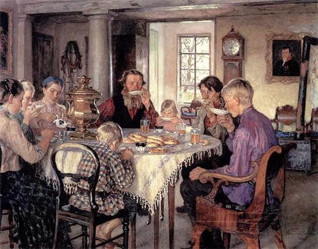 Семья за столом
