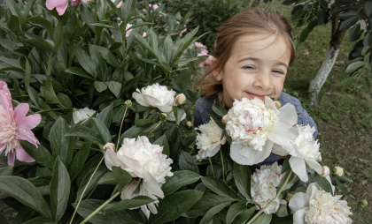 "Цветочные" имена для девочек: нежность природы в каждом звуке