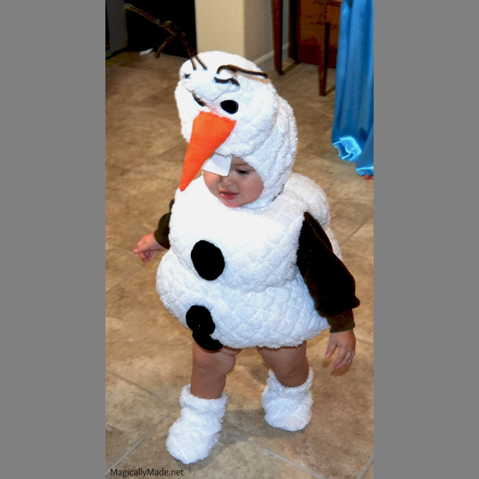 Детский новогодний костюм Снеговика своими руками за 5 минут