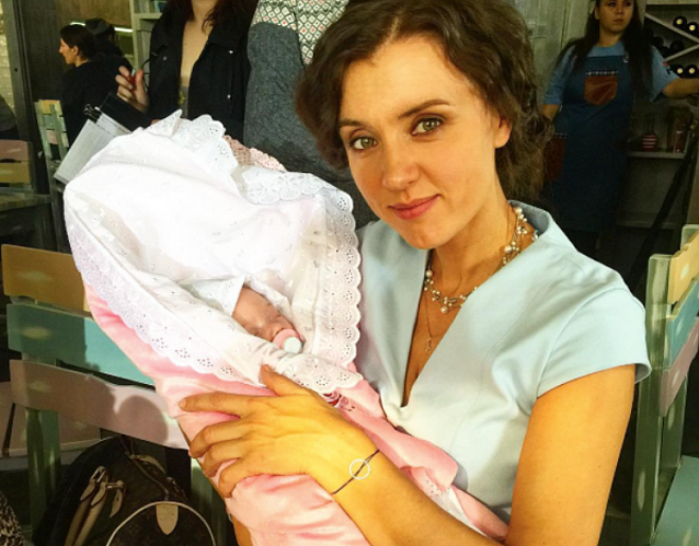 Ксения Алферова на съемках в роли молодой бабушки