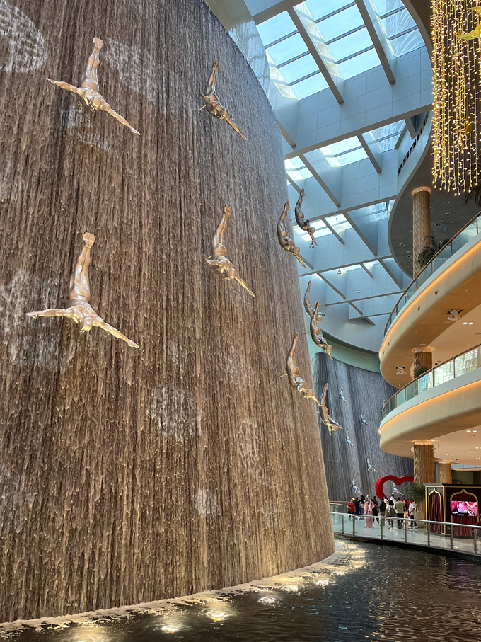 Фонтан-скульптура Ныряльщики за жемчугом в Дубае