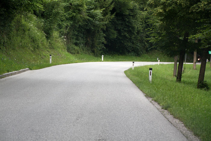 Идеально чистая дорога в Австрии