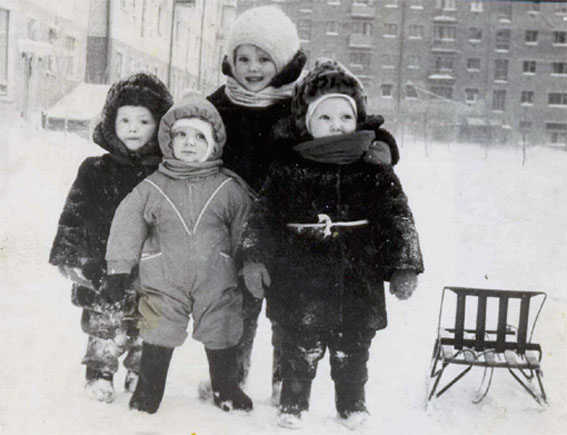 Советские дети носили валенки с галошами