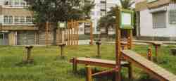 Деревянная детская площадка