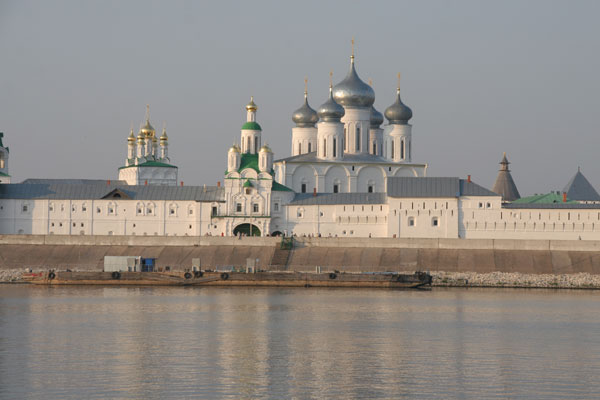 Макарьев монастырь с воды