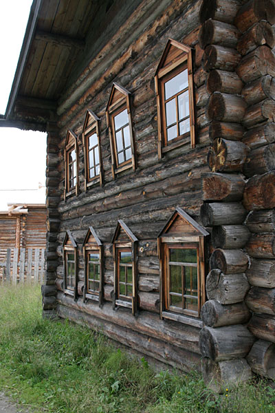 Суровая красота деревянного дома