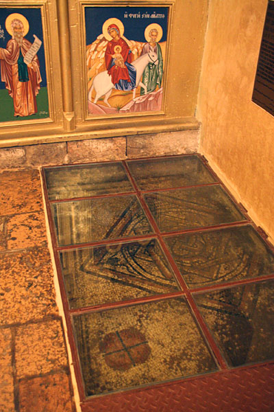 Мозаичный пол древнего храма, построенного св. царицей Еленой