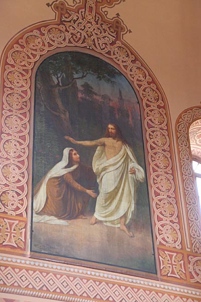 Иконостас храма и фреска Мария Магдалина у императора Тиверия
