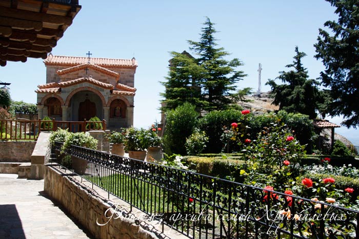 Сад и храм в монастыре святого Стефана
