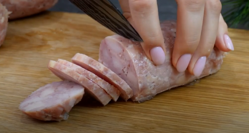 Кладем вареное мясо в бутылку — а наутро вкусная колбаса готова: никакой химии и консервантов — идеально на бутерброды