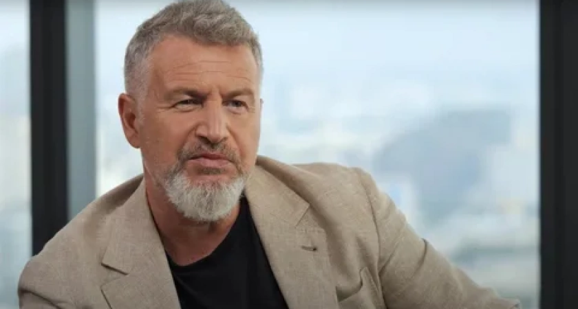Леонид Агутин устроил гендер-пати прямо на сцене: удивил фанатов и предсказал пол ребёнка