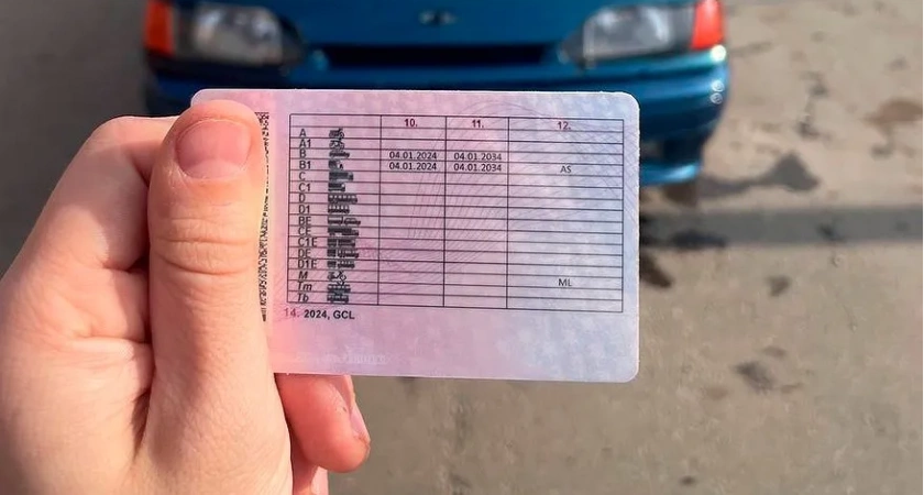 Водителей с многолетним стажем заставят пересдавать права в июле: озвучены условия