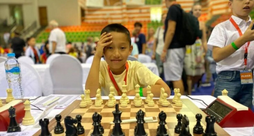 Сенсация в мире шахмат! 10-летний россиянин обошёл взрослых и стал самым юным международным мастером