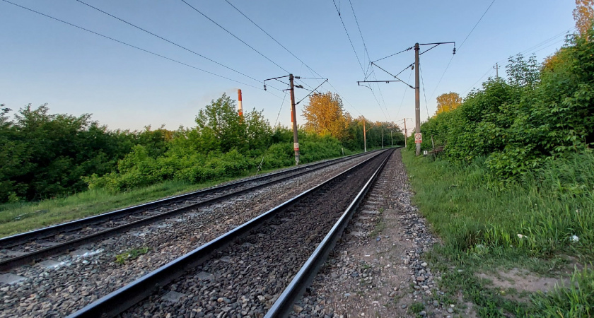 В плацкарт вошла благообразная пожилая дама. Пришлось уступить ей нижнее место — и это было лучшее решение