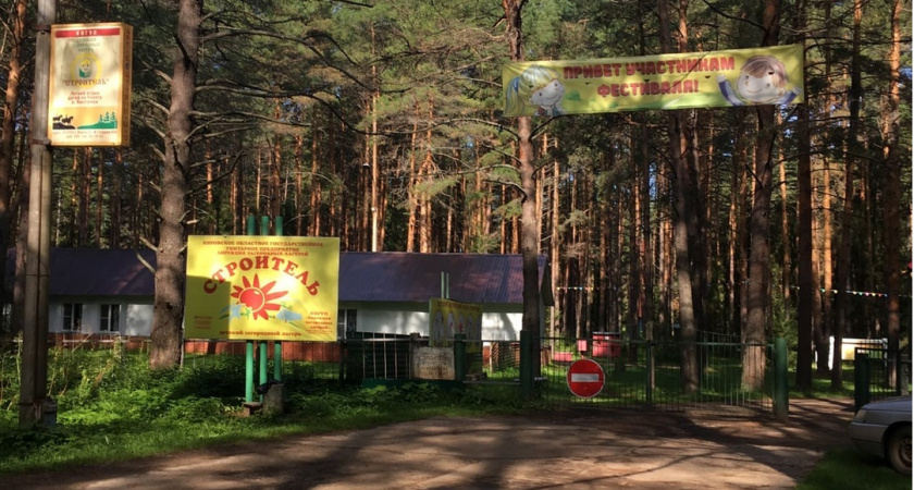 "Страшные легенды, уроки выживания и тоска по дому": 3 истории о суровой жизни в летнем лагере