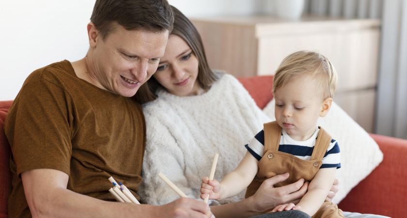 Родителям в России хотят платит госзарплату: что это за новая инициатива