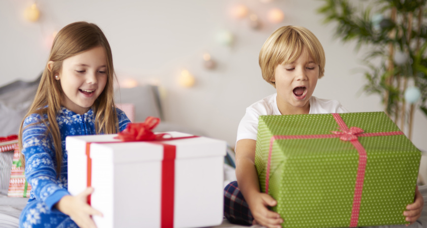 Что подарить ребенку на Новый год, кроме игрушек: несколько идей для родителей