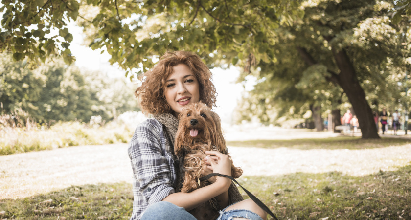 Поколение Z выбирает работу помощников в богатых семьях вместо традиционной офисной карьеры