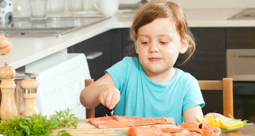 Более 60% детей в России не едят достаточно рыбы: как вводить полезный продукт в рацион