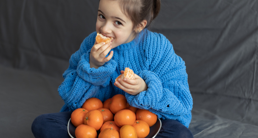 Сколько мандаринов можно детям: есть безопасная норма