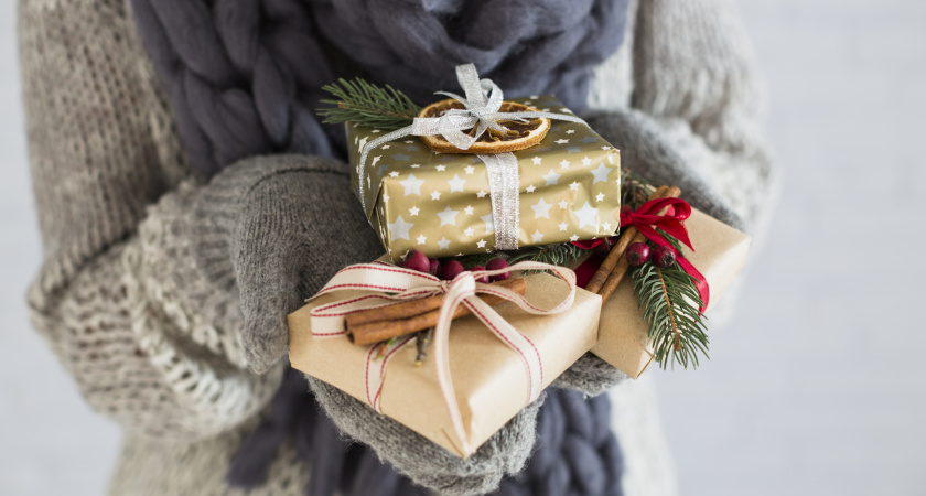Пора раскрыть тайну: в каком возрасте сказать ребенку, что подарки на Новый год приносят родители