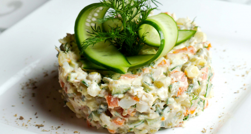 Оливье бывает полезным: готовим детский вариант знаменитого новогоднего салата