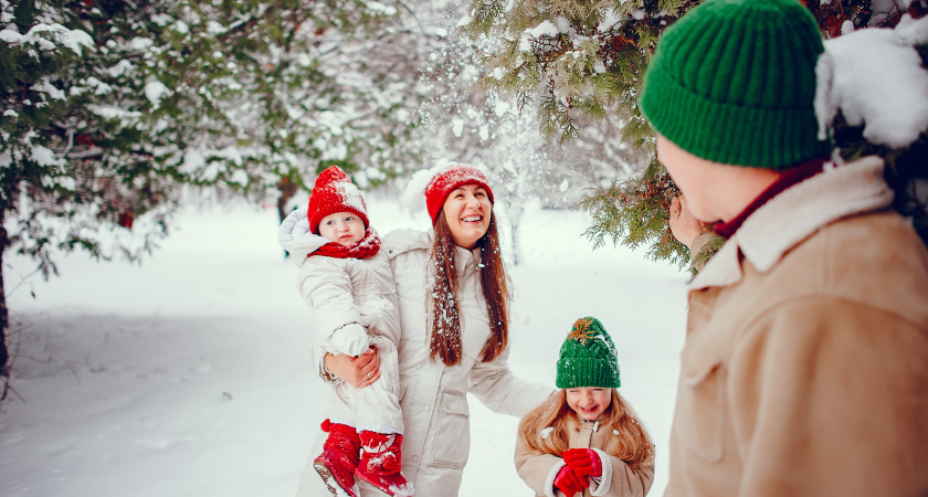 3 января: четыре тёплых семейных праздника, которые стоит отметить с детьми дома и на улице