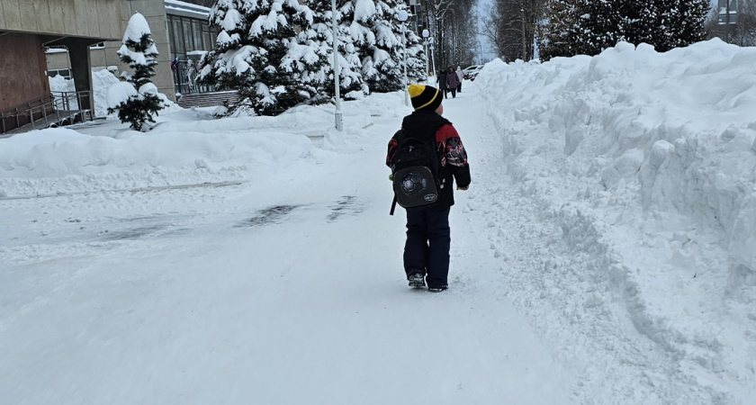 Благородное имя для мальчика - стало популярно еще при Александре Македонском. Переводится как "защитник людей"