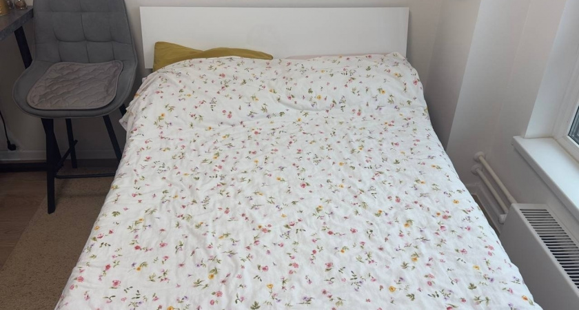 Постельное белье теперь свежее дольше недели, а я вернула нормальный сон: узнала 7 трюков от горничной