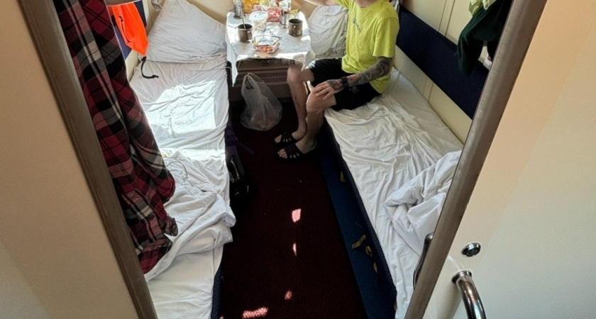 "Располагайтесь": проводница пригласила в мое купе семью с 2 детьми из плацкарта, хотя я выкупил все места