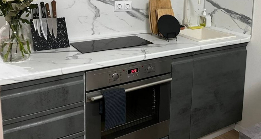 Духовка сверкает - а я даже руки не пачкала: жир и нагар растворятся за минуту