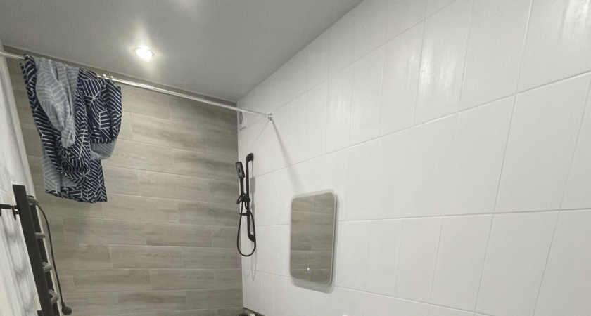 5 лет - рубеж для натяжного потолка: вот что ждет вашу квартиру после этого срока