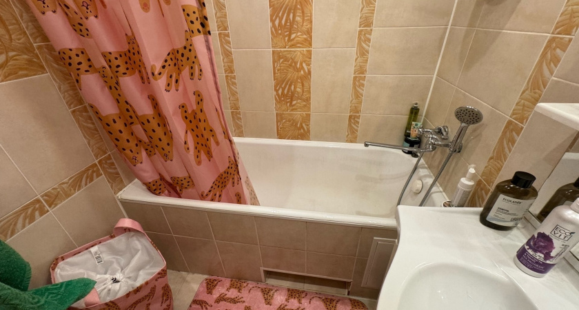 Шторки для ванной больше не в моде: сейчас все переходят на этот тренд — куда красивее и удобнее