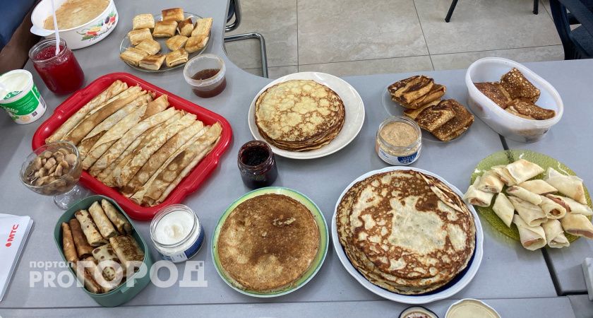 Забудьте про варенье: 9 лучших начинок для блинов на Масленицу — от сытных до сладких