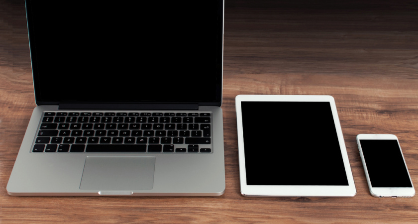 Детям до этого возраста запрещено давать гаджеты: врач объяснила почему