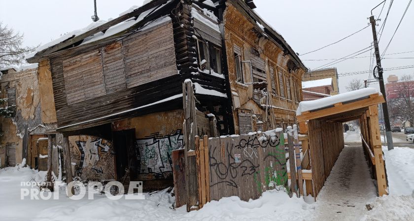 На Урале нашли семерых детей мигрантов, которые жили в развалинах без воды и света