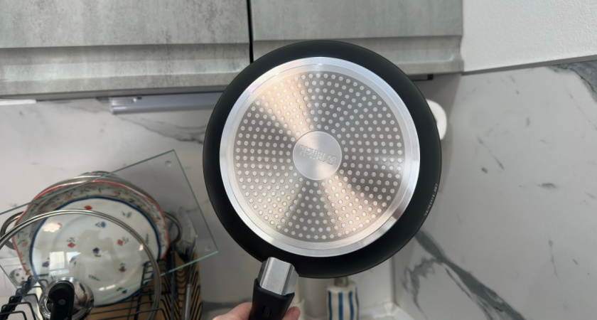 Отмываю сковородки методом "2 стакана" - вековой нагар сам отваливается кусками: гениальный лайфхак