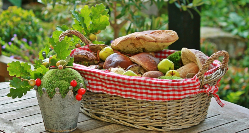 Плетём корзиночки из газетных трубочек: уютный хэндмейд для дома за 2 часа