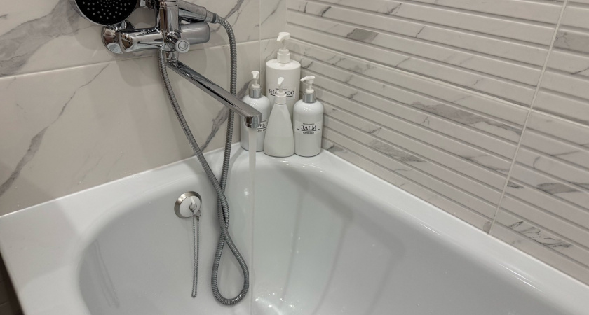 Плитка в ванной — прошлый век: сейчас все переходят на этот тренд — куда красивее и удобнее