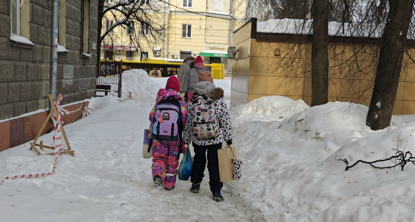 Лунатизм у детей: почему малыш бродит по дому ночью и как помочь