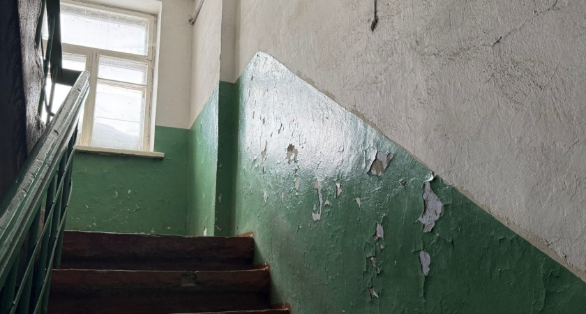 Почему в СССР стены в подъездах красили только до половины: оказывается, была серьезная причина