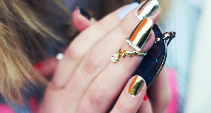 Тренд "кошачий глаз" снова в моде: какой магнитный маникюр делаем этой весной