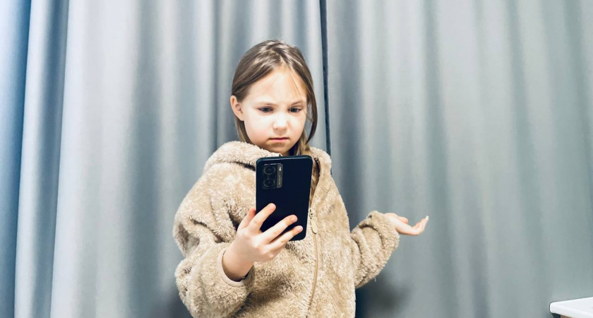 Дети в интернете: что теряют взрослые, когда вводят запреты на соцсети