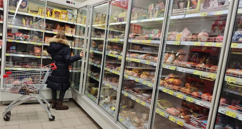 Работаю в химлаборатории: на пальцах объясняю, из чего делают сырокопченые колбасы - вот добавляют в деликатес