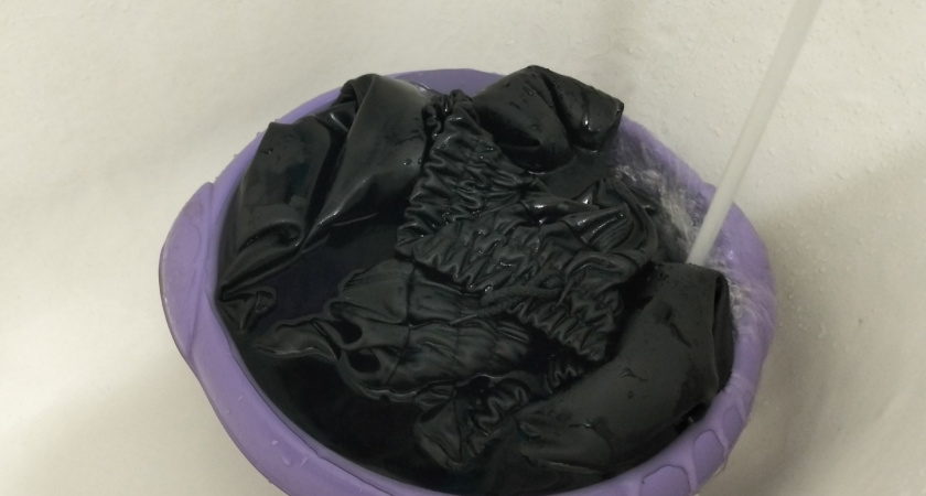 Стирать белье в тазу уже не модно: Европу захватил тренд на "ленивую" стирку, а у нас пенсионерки до сих пор воду греют