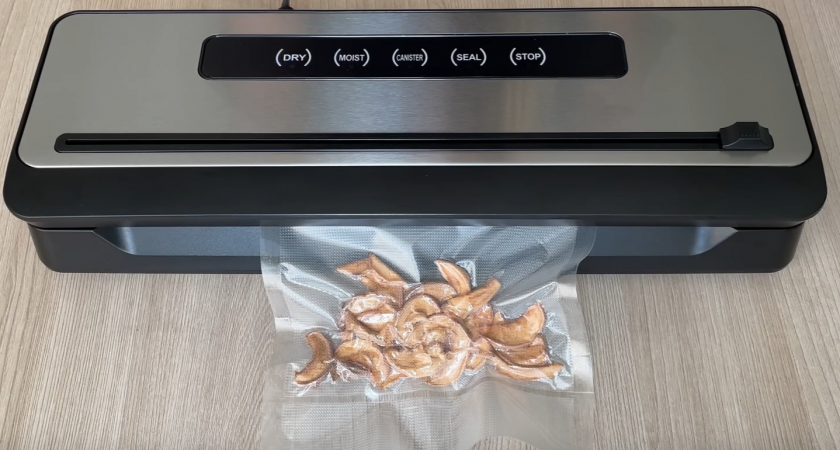 10 вакуумных упаковщиков до 5000 рублей с AliExpress — компактно, герметично, надолго