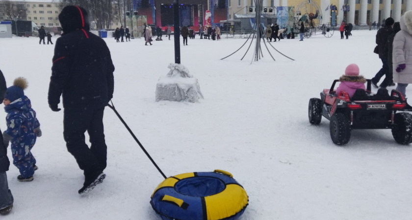 Семьям с детьми хотят платить по 10 тысяч на ребенка
