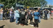 Узнала, что моего сына в детском лагере заставляют переодеваться в девчачью одежду и краситься