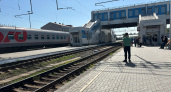 За что я заплатил? Выкупил СВ — а проводник подселил женщину из плацкарта: с яйцами, курой-гриль и луком