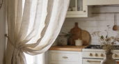 Шторы на кухне больше не в почете: дизайнеры показали, что модно вешать на окна в 2026 - практичнее и красивее